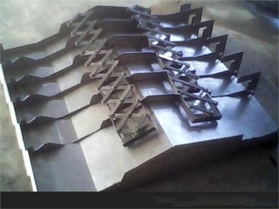 大興安嶺地區(qū)金屬成形機床制造迎來新突破 新世紀機床伸縮式鋼板防護罩技術引領行業(yè)升級