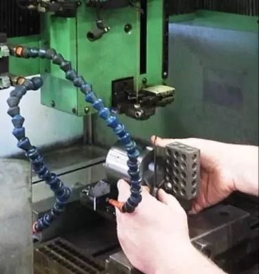 模具電火花成型加工與線切割加工原理全解析